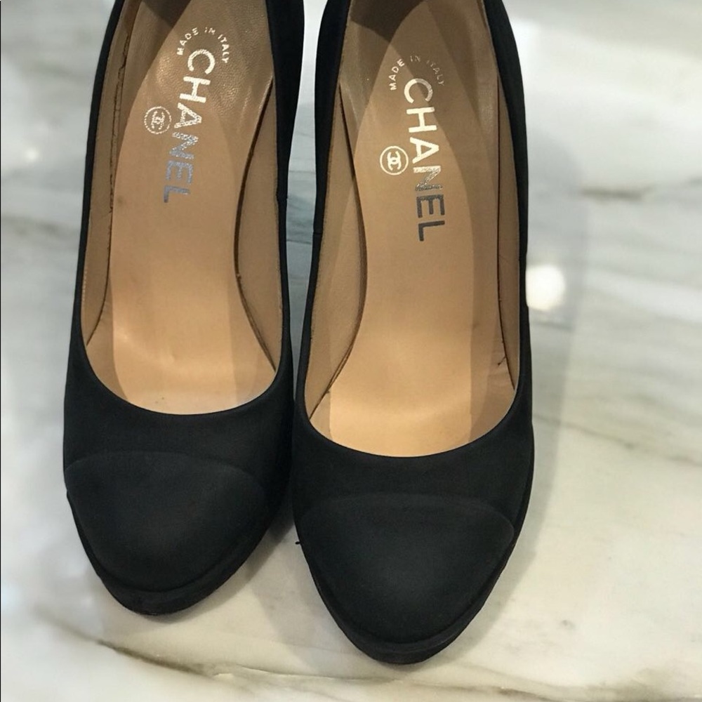 Authentic Chanel heels size 37